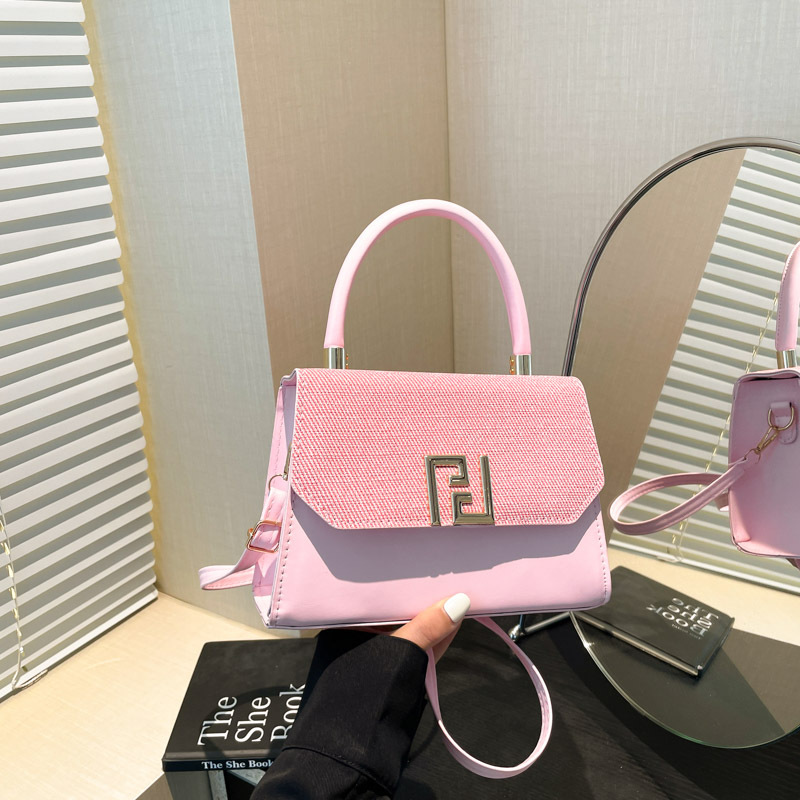 New cross-border versatile women's bag, fashionable casual handbag, work and commuting bag, ins small square bag, crossbody bag full figure