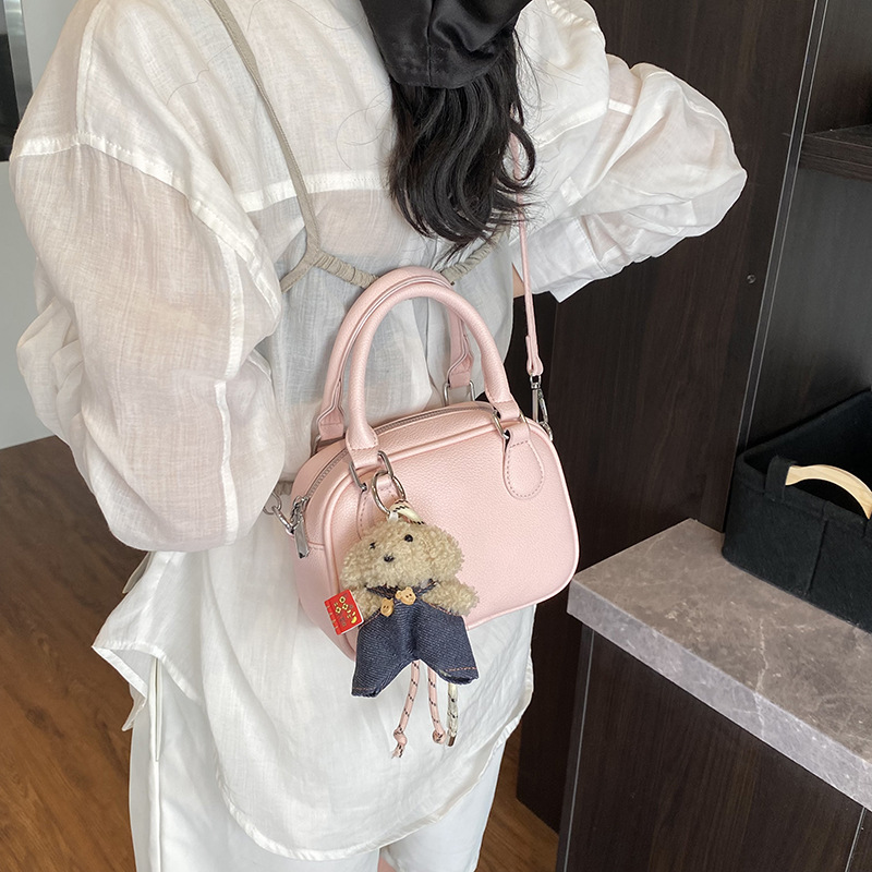 Fashionable and simple lychee patterned hand-held pillow bag, 2025 new style, stylish and versatile single-shoulder bag, stylish and high-quality crossbody bag Application Scenario