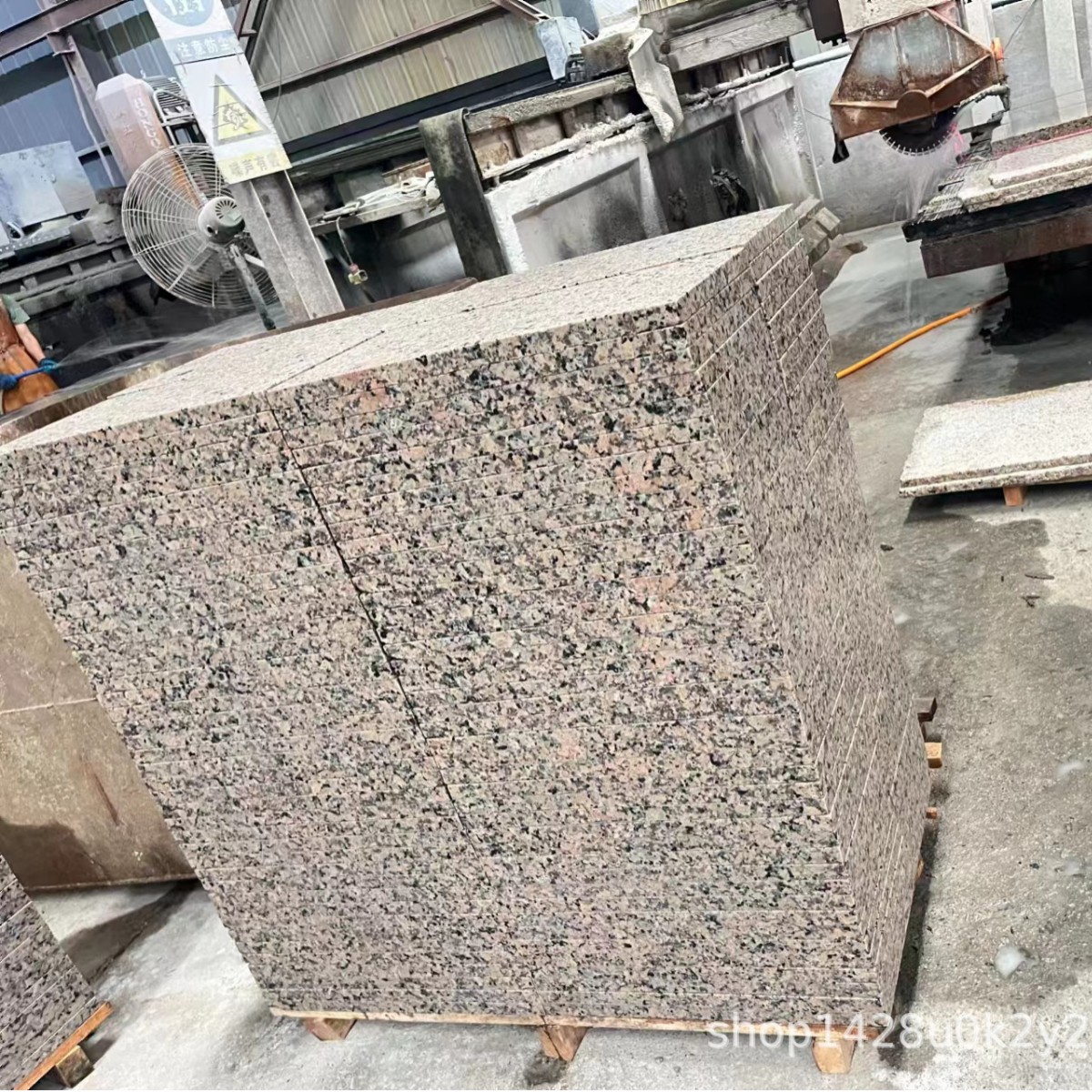 Natural shrimp red marble, granite, Wulianhong red wall, dry-hung outdoor decorative curtain wall, dry-hung board, floor tile board details Picture