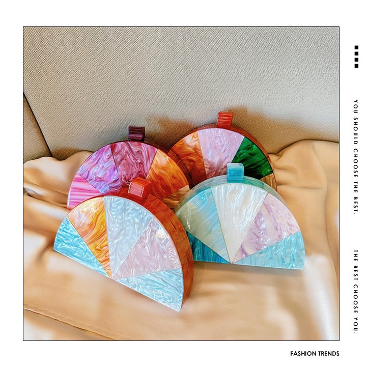 A new European and American style spliced color-blocking crossbody bag, a semi-circular acrylic bag, a fashionable wedding and dinner clutch full figure