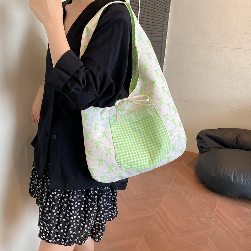 Korean-style retro checkered vest bag, lightweight and large-capacity shopping bag for girls, casual and versatile student canvas single-shoulder bag details Picture
