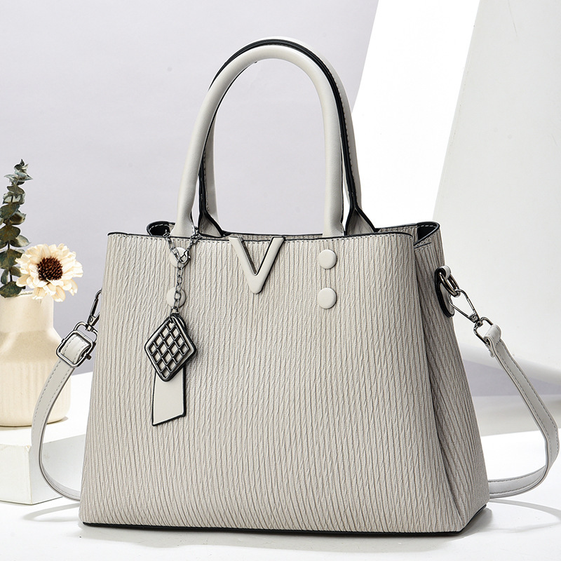 New woven macaron fashion handbag, high appearance level, cross-border versatile single-shoulder bag, large-capacity trendy crossbody bag Application Scenario