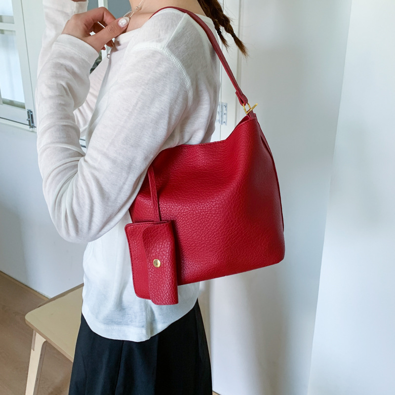 The 2025 new solid-color, stylish and versatile casual hand-held bucket bag is a fashionable and simple large-capacity single-shoulder crossbody bag for women details Picture