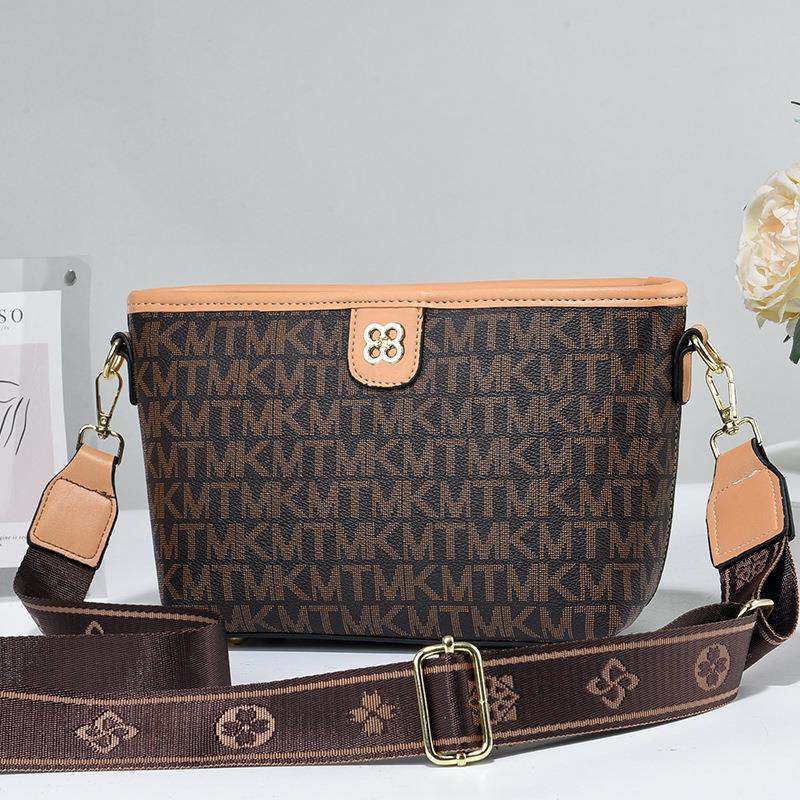 Summer versatile and high-quality women's crossbody bag, lightweight women's bag, 2023 new trendy single-shoulder bag, soft leather small bag details Picture