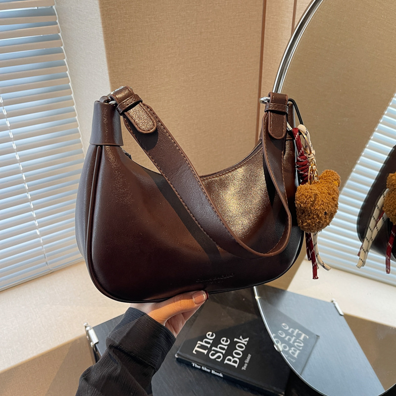 High-end and niche women's 2024 new retro single-shoulder crossbody bag for casual work and fashionable commuting dumplings full figure