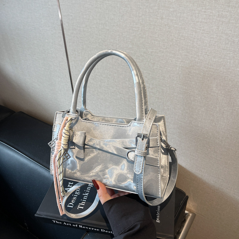 This high-end, versatile and niche design bag is a new fashion crossbody bag for women in 2025 and a small square handbag for women to carry to work Specification drawing