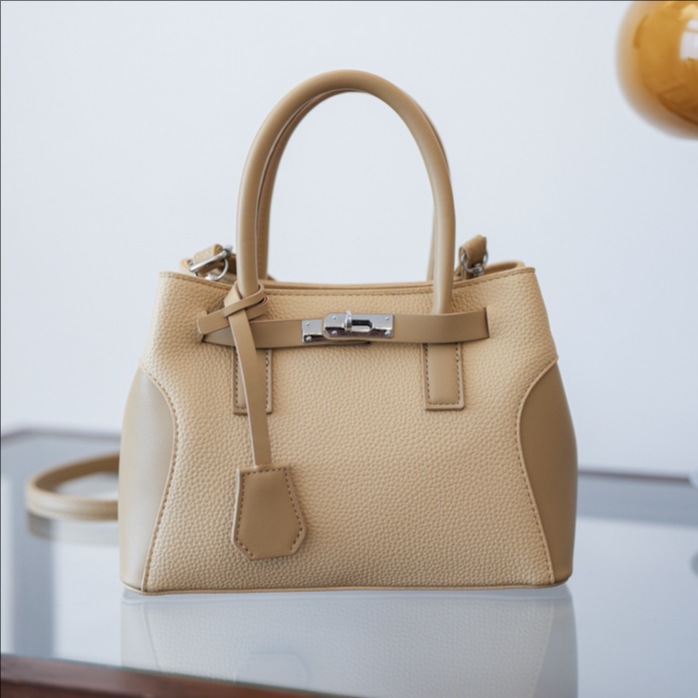 High-end, stylish handbag for women, 2025 new style, patchwork fashion single-shoulder bag, stylish, light luxury, versatile crossbody bag full figure