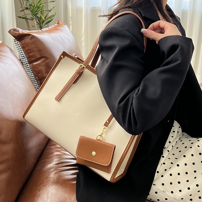 Large-capacity single-shoulder bag for women, 2024 new trendy and versatile crossbody bag, niche and fashionable commuter tote coin purse full figure