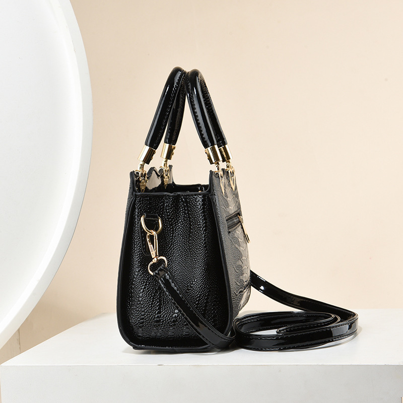 Women's Bag 2023 Fashionable and elegant crossbody bag with large capacity, a gift for middle-aged mothers, a commuting quality handbag details Picture