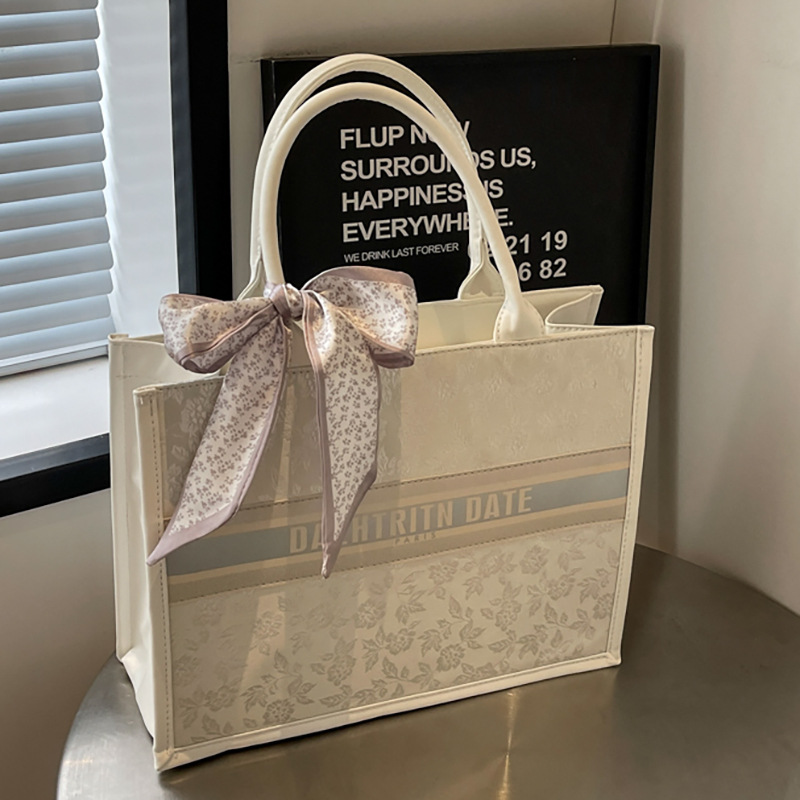 High-capacity women's 2024 new style high-end and stylish underarm single-shoulder bag, casual tote bag, commuting handbag full figure