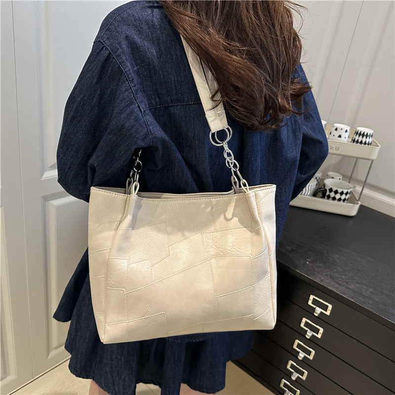 Retro niche tote bag for women, 2025 new multi-functional and versatile chain bag, large-capacity commuting crossbody single-shoulder bag details Picture