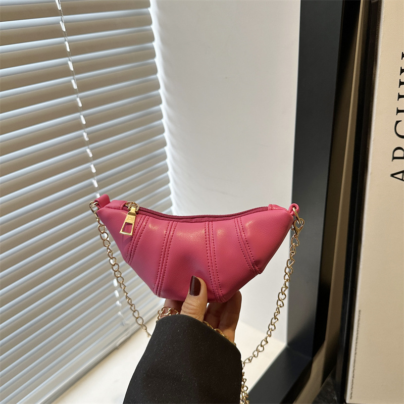 Spring 2025 new niche design, casual, simple, retro, fashionable and trendy women's single-shoulder crossbody bag full figure