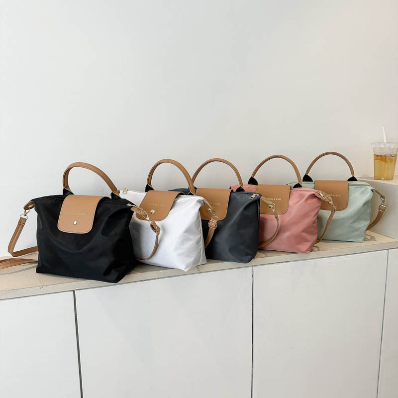 This year, Oxford small bags are in fashion. The 2023 new trendy color-blocking crossbody bag, dumpling bag, casual and fashionable handbag full figure