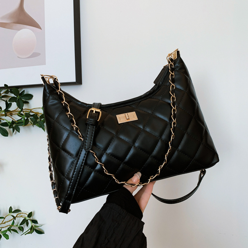 This is a unique and high-quality women's 2024 new diamond-shaped chain bag, which is fashionable, versatile, elegant and high-end. It's a single-shoulder crossbody bag full figure