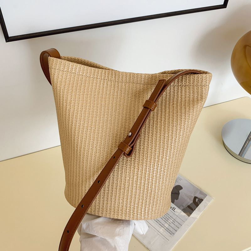 2025 New seaside vacation beach woven bag for women, fashionable, versatile and trendy, large-capacity straw woven single-shoulder crossbody bag full figure