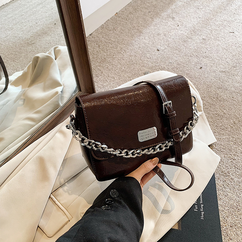 A new 2025 women's handbag with a light luxury and niche design, featuring a high-end texture. It is a single-shoulder crossbody bag with a chain and a small square bag for commuting details Picture