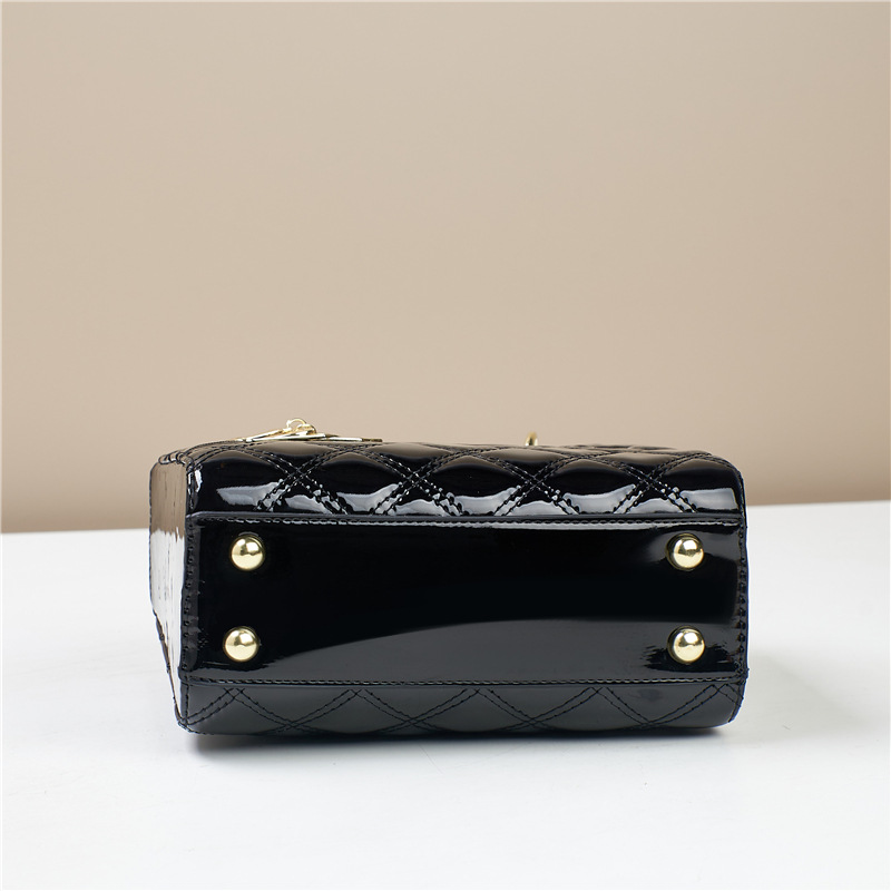 Lacquer leather women's 2024 new style women's bag, diamond-shaped Princess bag, crossbody bag, high-end and fashionable small square handbag Application Scenario