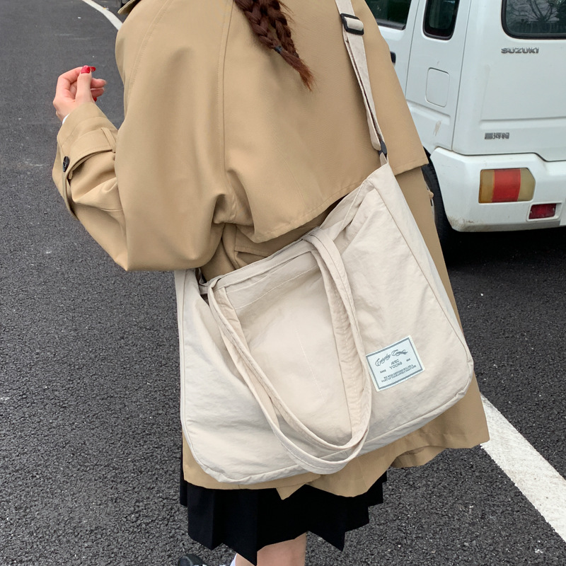 2025 New Japanese casual single-shoulder crossbody bag, women's large-capacity canvas bag, commuter tote bag, versatile underarm bag Specification drawing