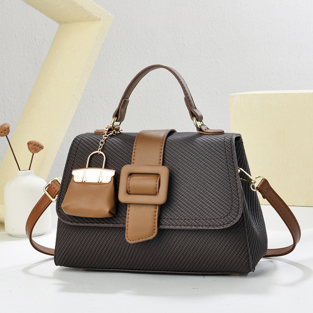 The new 2024 cross-border Kelly bag, with a light luxury and high-end feel, is a women's single-shoulder bag with a handbag texture and a crossbody bag full figure
