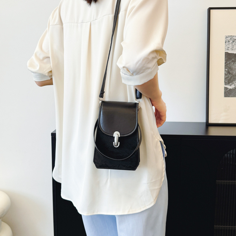 Korean-style fashionable crossbody bag, a niche quality handbag for women, 2024 new summer mini phone bag, single-shoulder bag details Picture