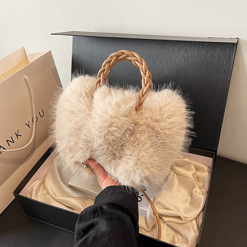 This is a cute and fashionable 2024 new style single-shoulder casual and versatile crossbody bag for women, as well as a trendy ins handbag details Picture