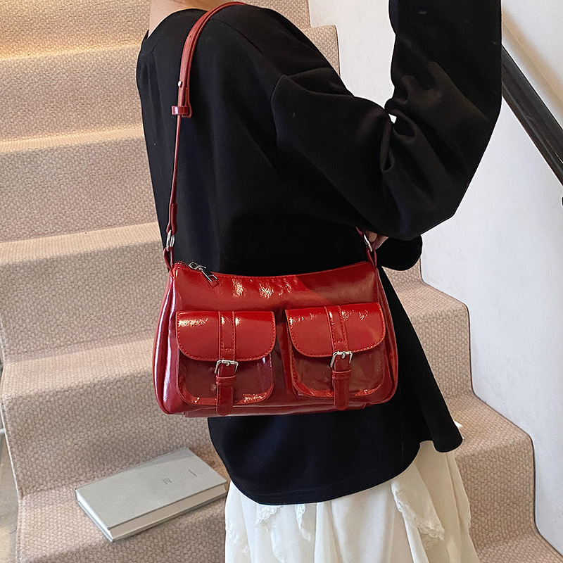 A niche design, fashionable underarm bag for women, 2025 new Korean-style, high-end, simple and versatile single-shoulder crossbody bag for commuting details Picture