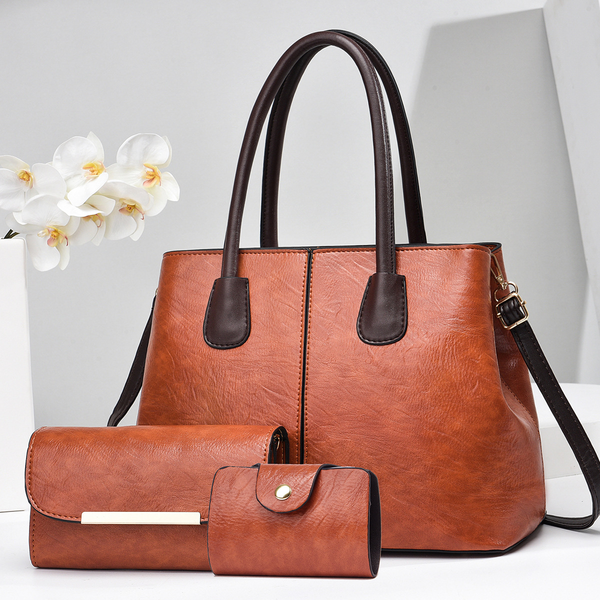 2024 New color contrast retro set, large capacity three-piece set, fashionable single-shoulder crossbody bag, hand-held women, large patchwork Application Scenario