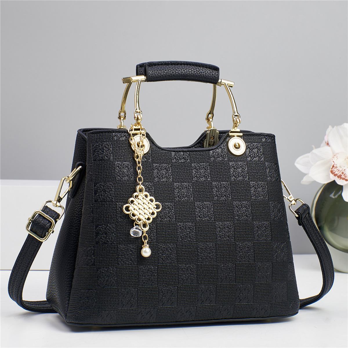 New checkered embossed fashionable macaron handbag, multi-layered, simple and elegant, single-shoulder bag, versatile for cross-border use, large capacity full figure