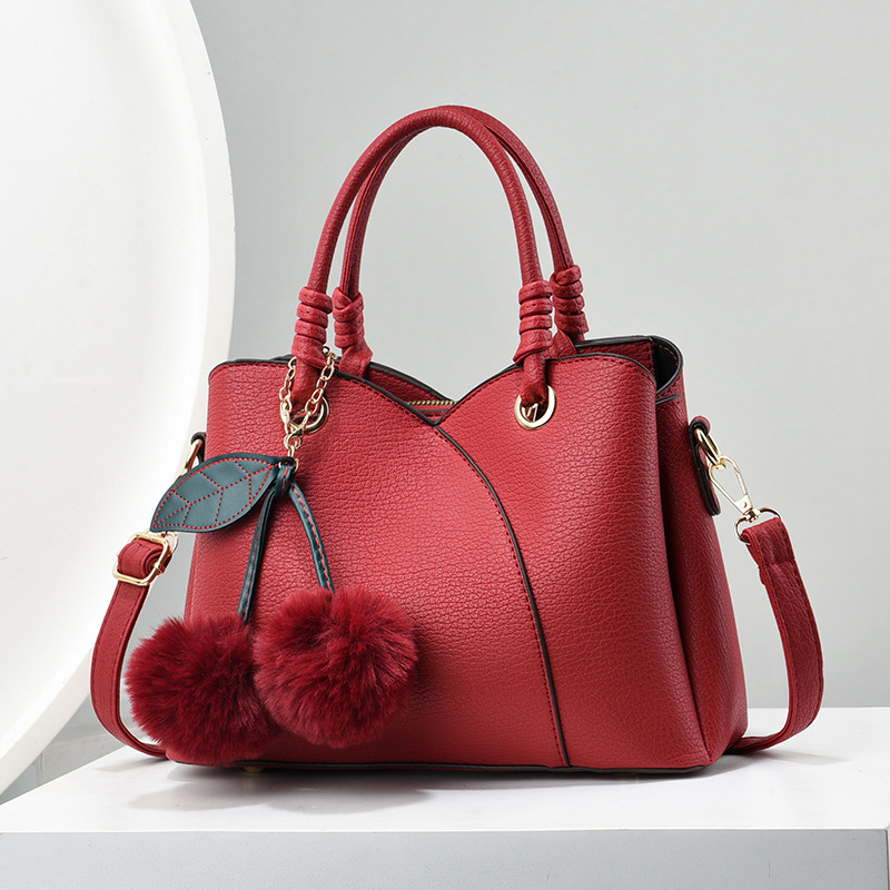 This 2024 new style of handbag is fashionable and stylish, with a large capacity and a single-shoulder crossbody design. It's a trendy Korean-style foreign trade bag details Picture