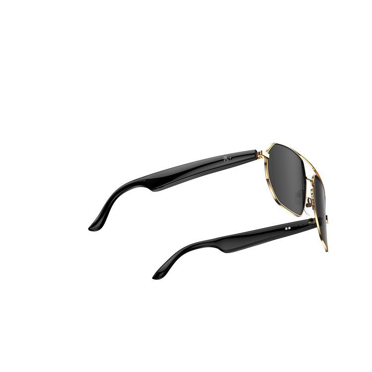 The 2025 new cross-border w100C Bluetooth AI translation smart glasses and sunglasses with a high-end and sporty style for calling and listening to music Application Scenario