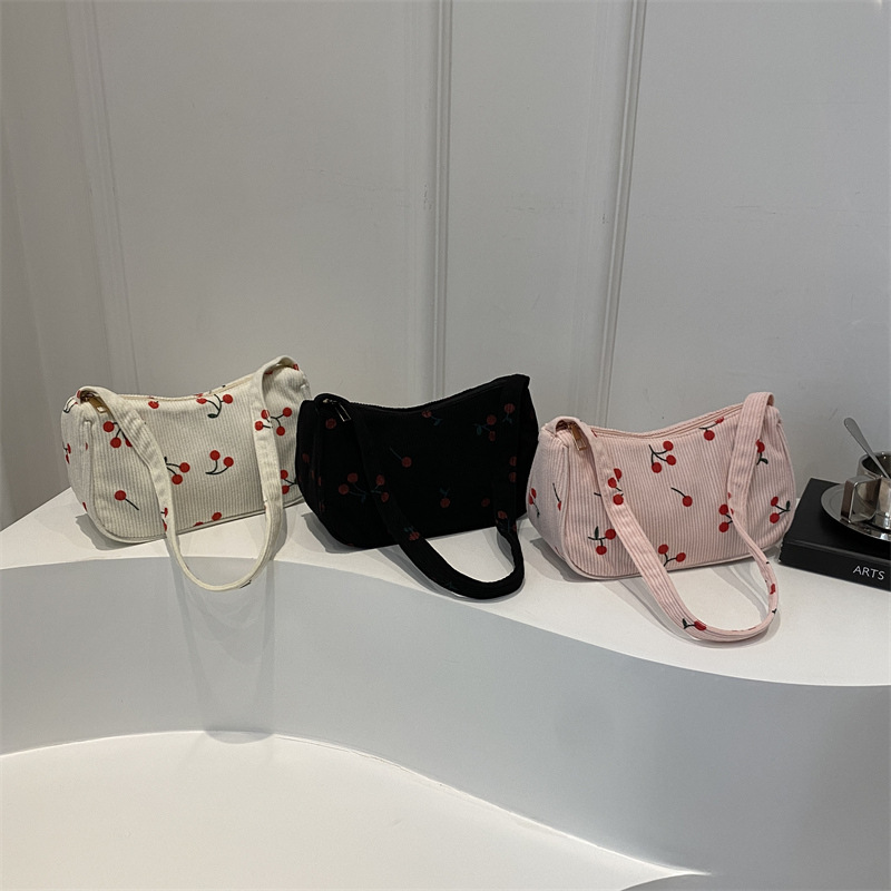 Simple and sweet canvas single-shoulder bag for women, new autumn 2024 style, fresh and clean women's bag, fashionable striped fleece underarm bag Application Scenario