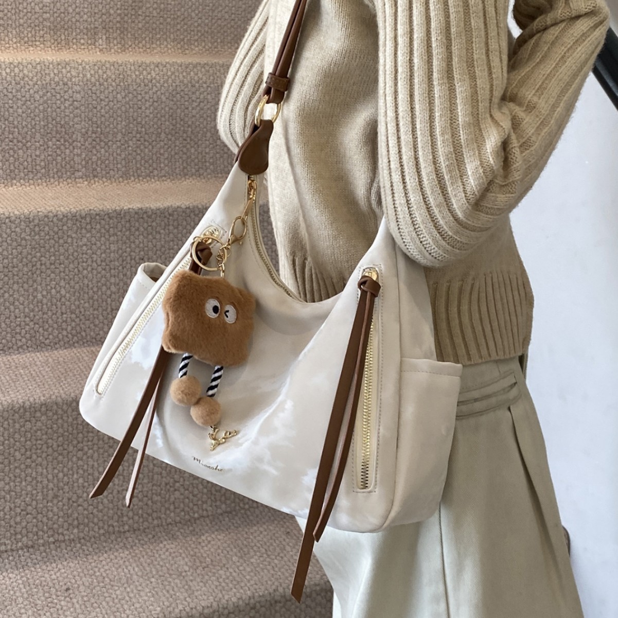 Casual commuting large-capacity women's 2024 new style, high-end and versatile crossbody bag, fashionable single-shoulder underarm bag full figure