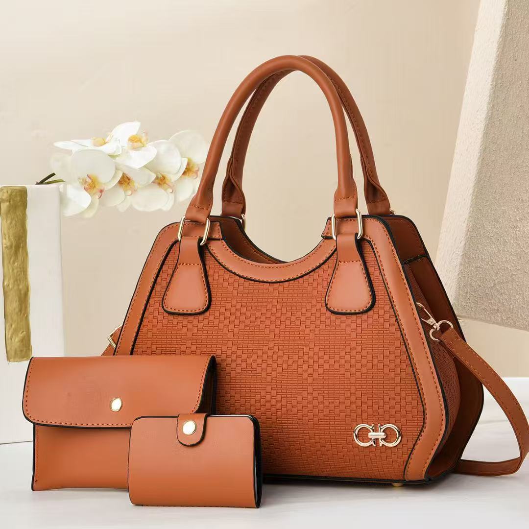This year, a three-piece handbag set is in fashion. The new spring 2025 collection is versatile and in a solid color on Instagram. It's suitable for making dumplings for women Application Scenario