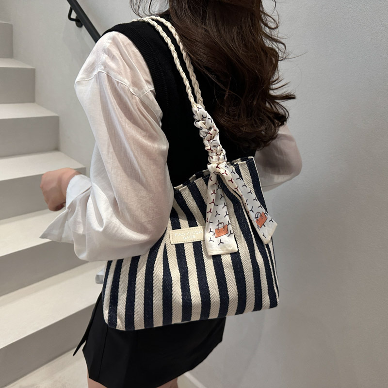 A niche, retro, artistic, simple and fresh striped casual, fashionable and stylish large-capacity single-shoulder tote women's bag details Picture