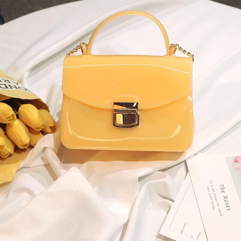 Matte frosted jelly bag, mini handbag, small bag, chain bag, lock small square bag, silicone single-shoulder crossbody bag Application Scenario