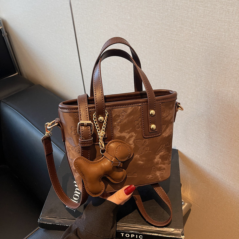 A niche design with a high-end feel, this new trendy and versatile single-shoulder crossbody bag for women in 2025, as well as a fashionable hand-held bucket bag Specification drawing