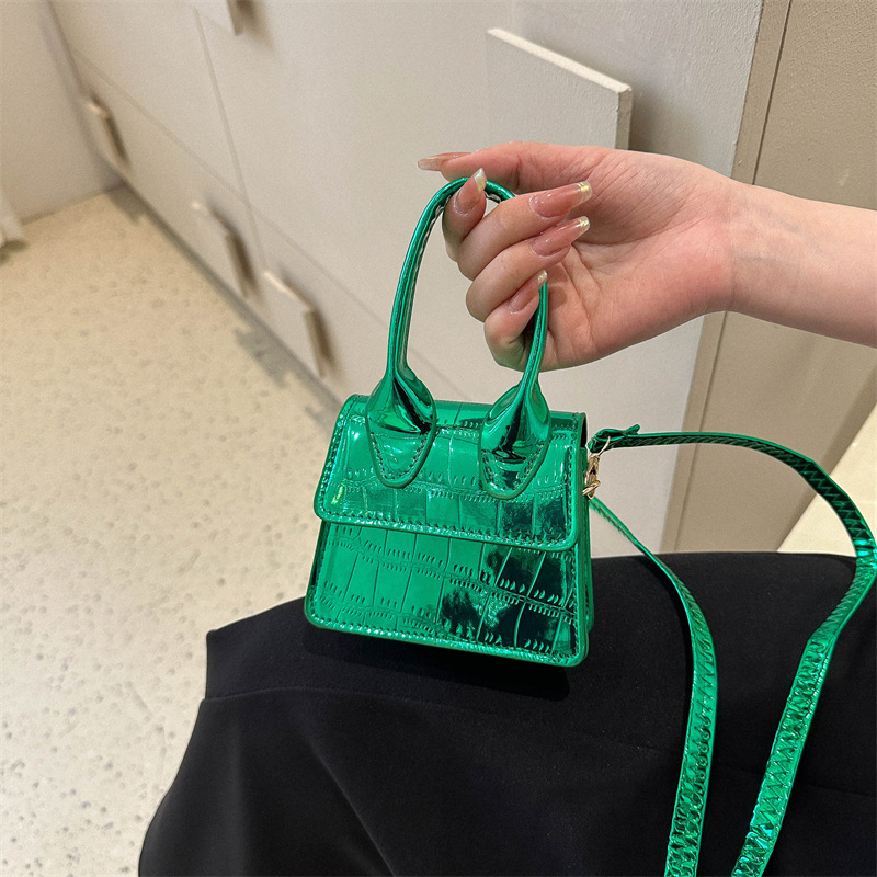 The 2023 summer new fashion stone-patterned hand-held shoulder crossbody small square women's bag supports bulk wholesale and mixed batch full figure