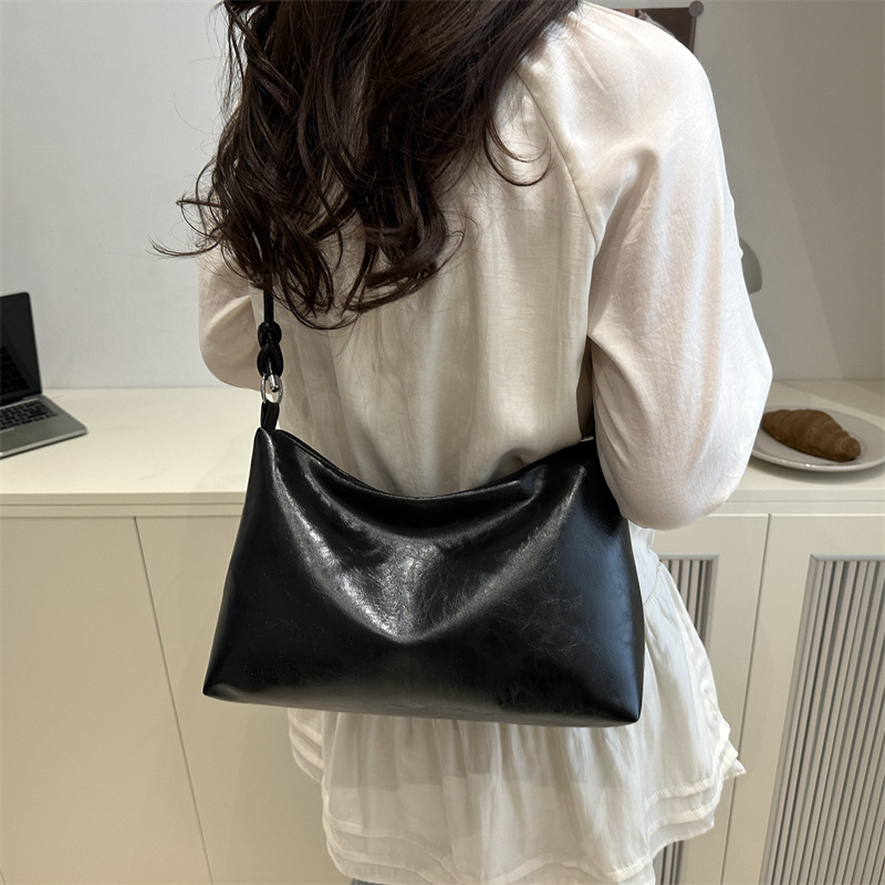 High-end large-capacity women's bag 2025 new spring single-shoulder underarm bag, niche fashion crossbody tote bag Specification drawing