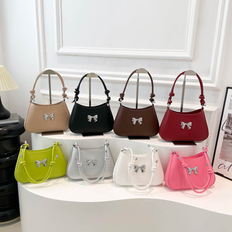 The 2024 new Korean-style single-shoulder crossbody handbag with a fashionable bow underarm bag is a cross-border trend for women Application Scenario