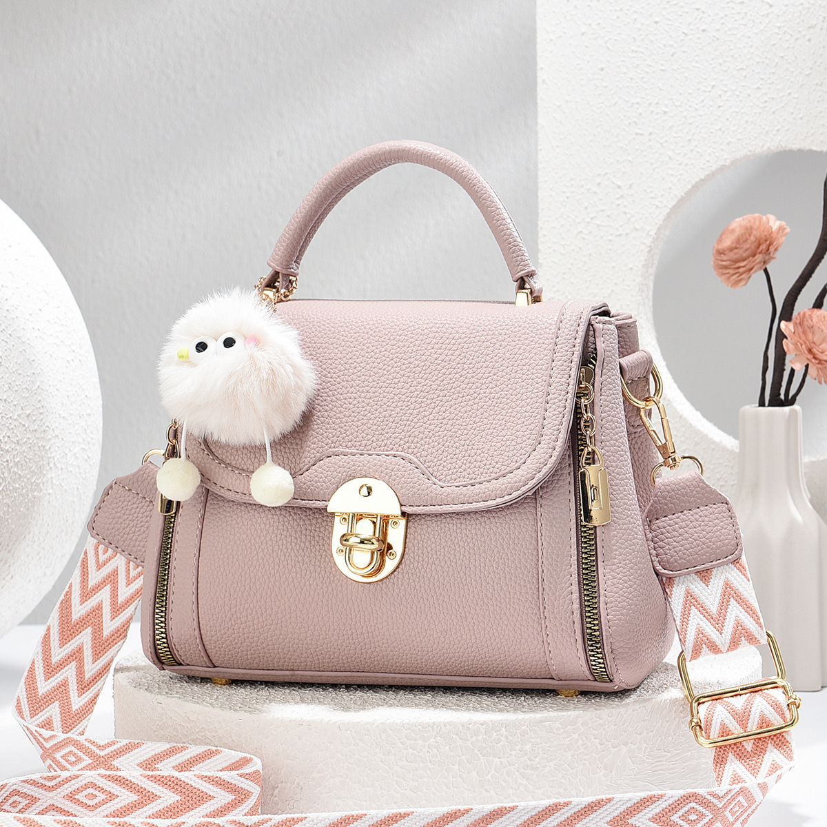 High-quality small square bag Spring/Summer 2025 new style bag, women's large-capacity handbag, fashionable commuting single-shoulder crossbody bag details Picture