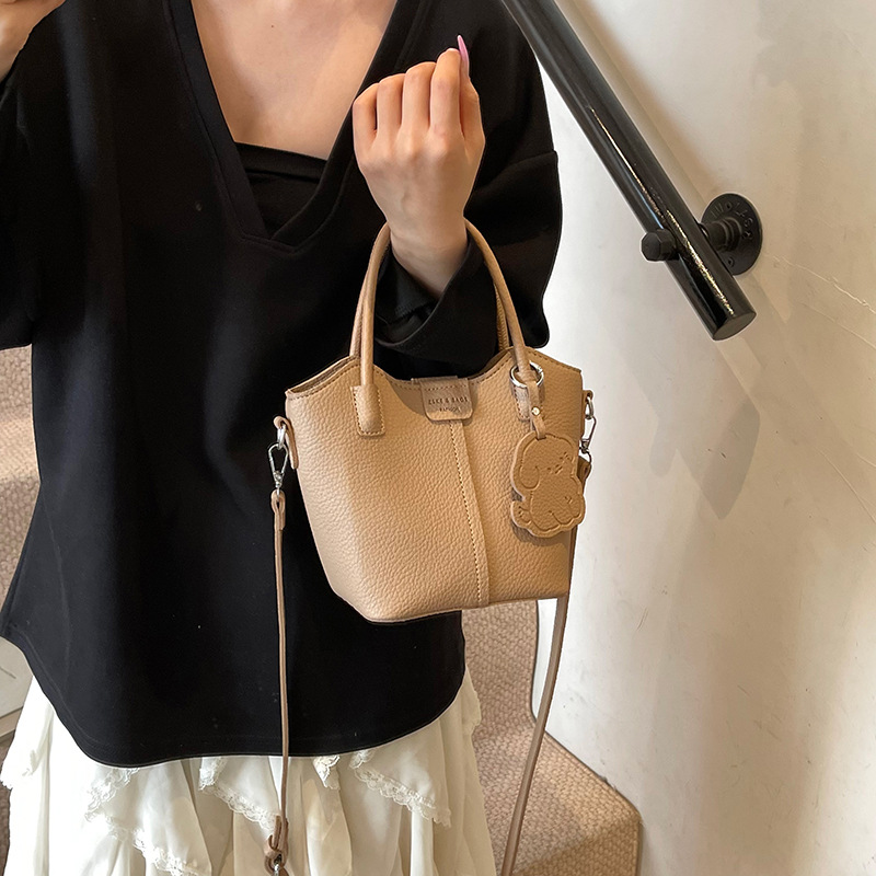 A niche hand-held vegetable basket bag for women, a new fashion bucket bag in 2025, simple and versatile, a single-shoulder crossbody bag Specification drawing