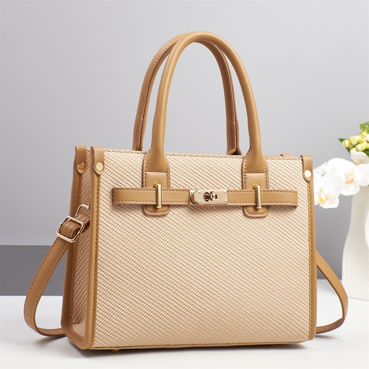 "Foreign Trade Women's Bag 2025 New Style Textured Women's hand-held tote bag, a fashionable single-shoulder trendy bag for mom on Mother's Day. Application Scenario