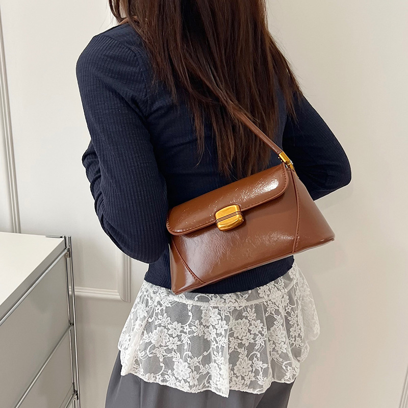Cross-border bag, women's baguette small bag, 2025 new style, trendy, ins, high-end, niche, this year's popular single-shoulder armpit bag details Picture