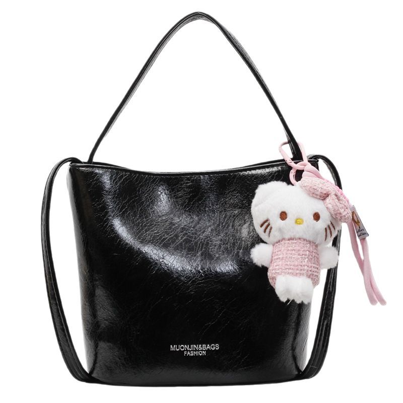 A trendy, fashionable, simple and large-capacity commuter bucket bag for women, a new 2025 popular solid color casual single-shoulder crossbody bag Item Picture