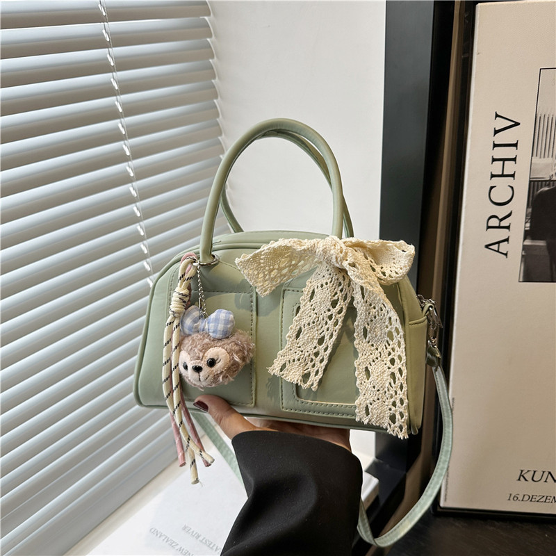 Sweet hand-held shoulder bag for women, 2025 new style fashionable and trendy pillow bag, simple and versatile, high-end underarm bag full figure