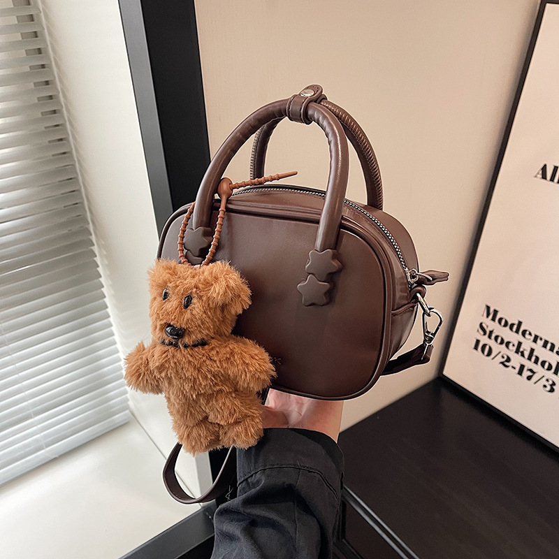 Carrying a fashionable baseball underarm bag for women, 2024 new retro and trendy versatile single-shoulder bag, simple and casual crossbody bag details Picture