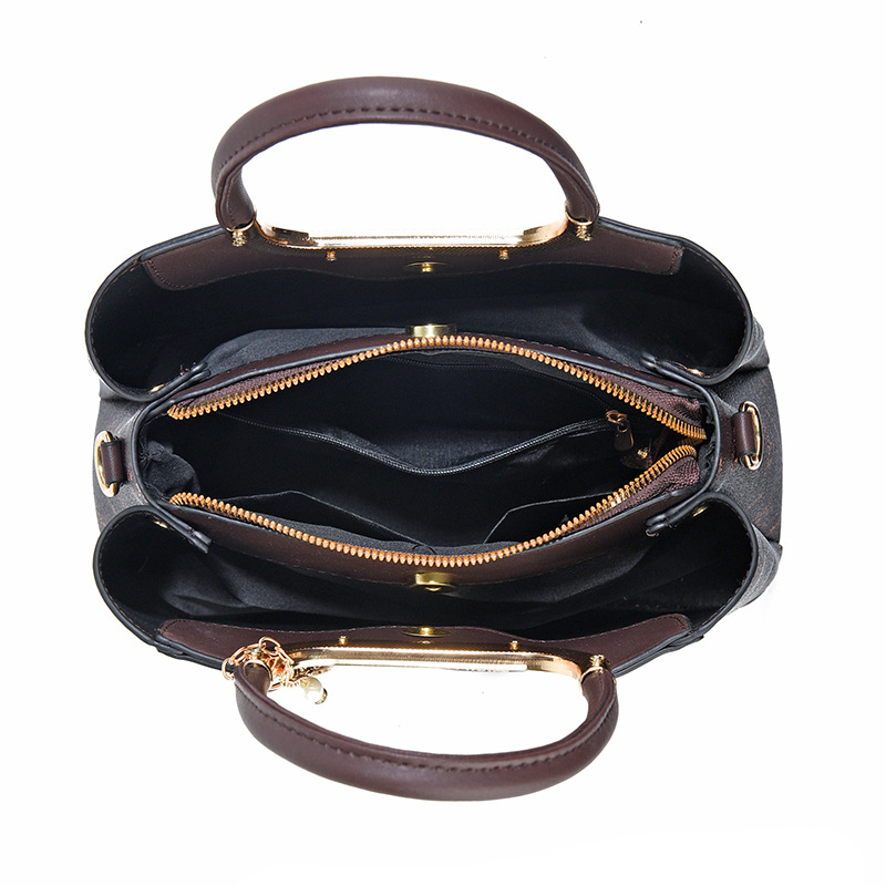 A new 2024 European and American fashion retro large-capacity handbag, a versatile and elegant women's printed single-shoulder handbag Application Scenario