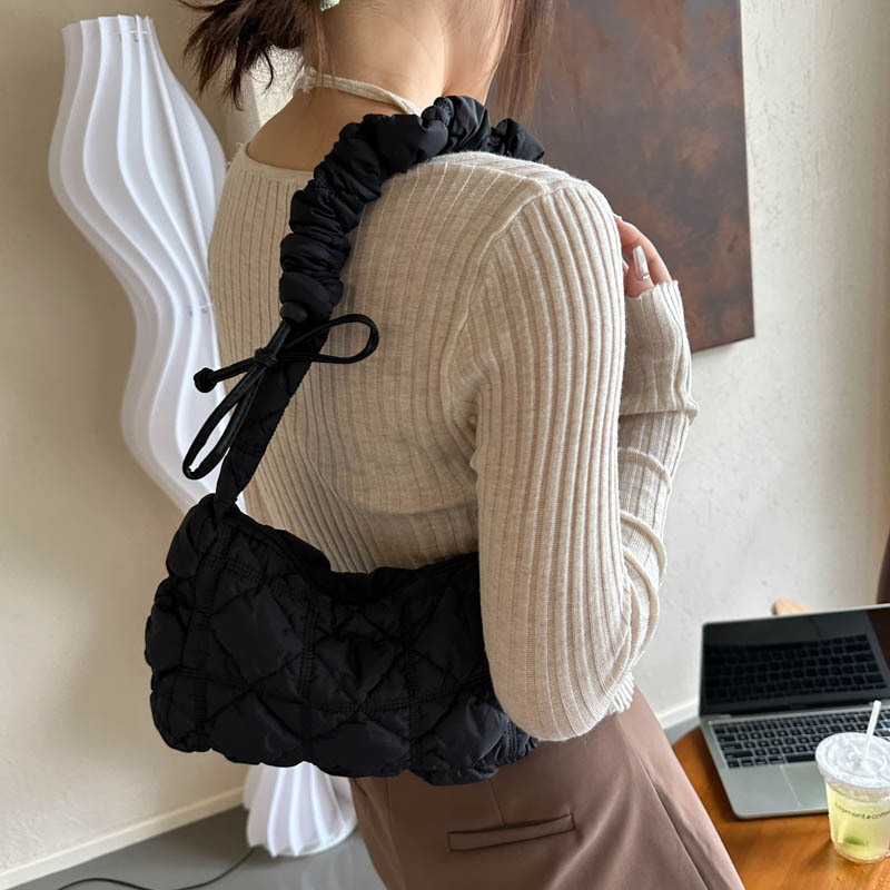 The 2024 new Korean style women's bag is a niche casual cloud-shaped pleated underarm bag, a casual dumpling bag, and a single-shoulder crossbody bag for women details Picture
