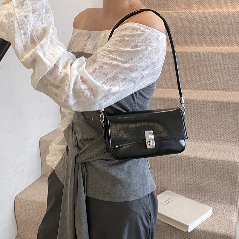 Korean niche design underarm bag for women 2025 new style, high-end and versatile single-shoulder bag, fashionable and trendy crossbody bag Application Scenario