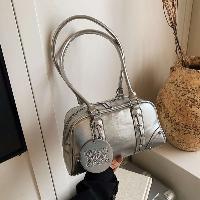 Large-capacity bag, versatile handbag, 2025 new niche design, single-shoulder underarm bag, casual commuting pillow bag details Picture